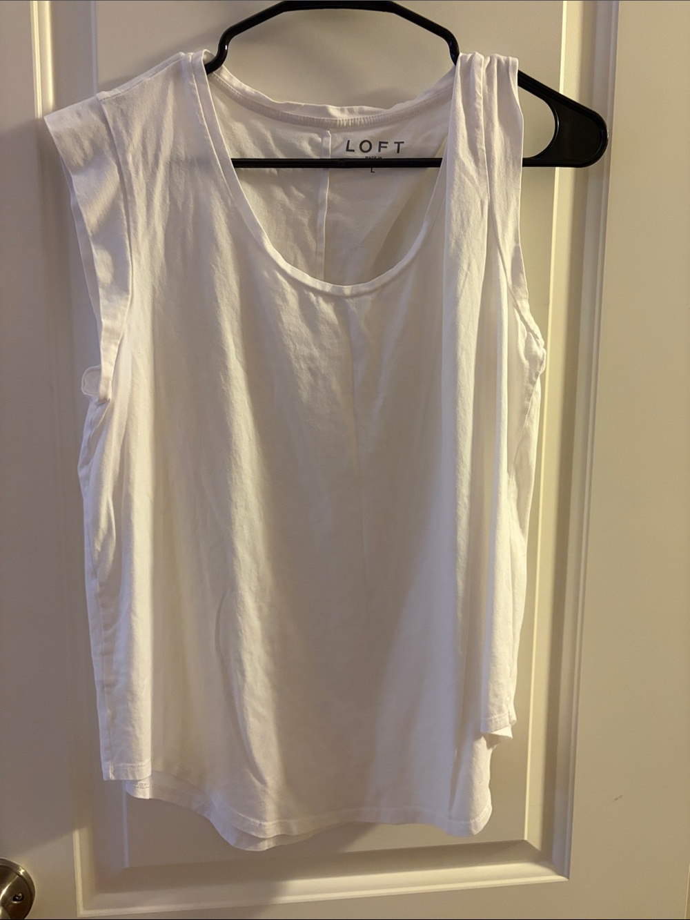 LOFT White Scoop Neck Sleeveless Tank Top